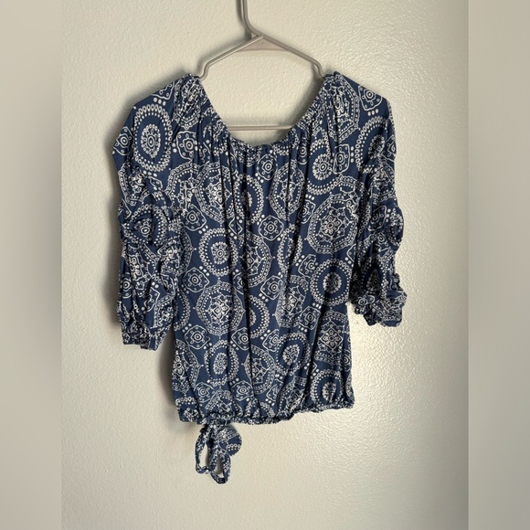 CeCe Blue and White Top Size Small - Picture 4 of 8